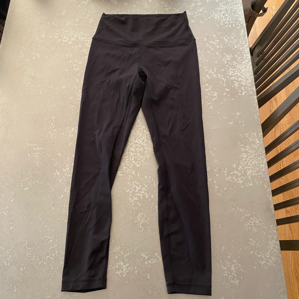 Wunder Train HR tight 25” black lulu lemon leggings in size 6!!